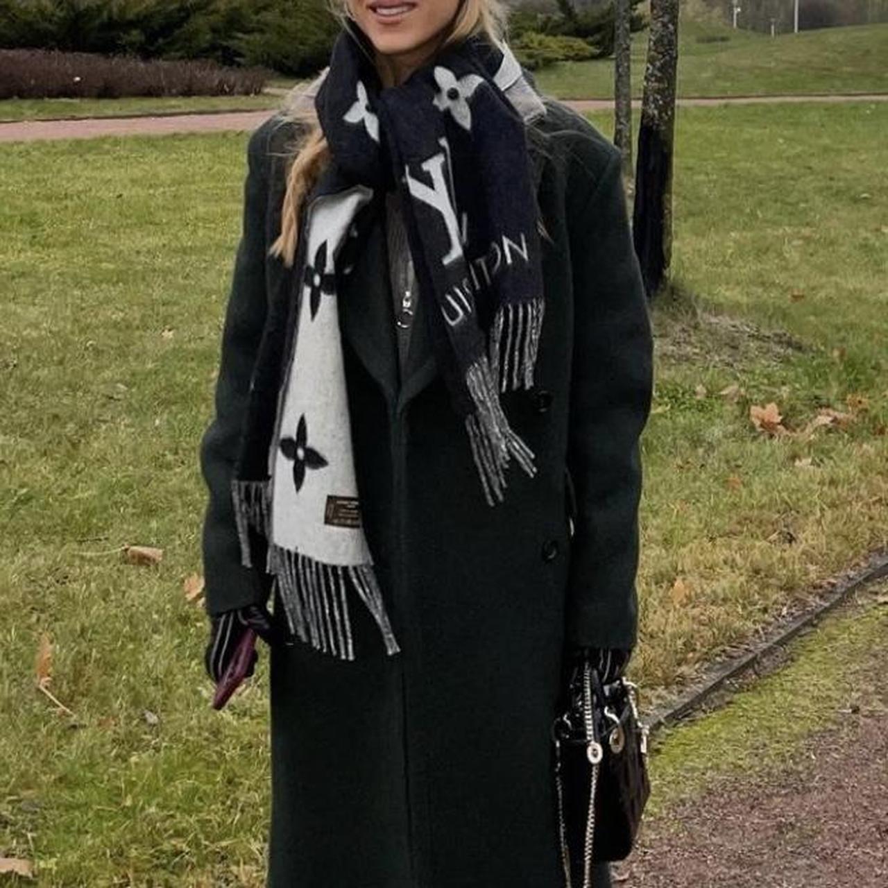 Sciarpa Louis Vuitton nel mio depop indossata Depop