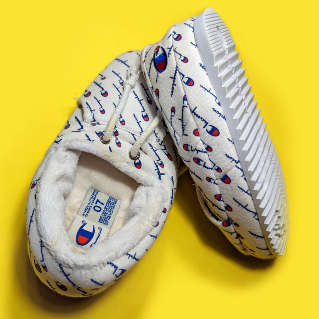 Champion women's university script hot sale slippers