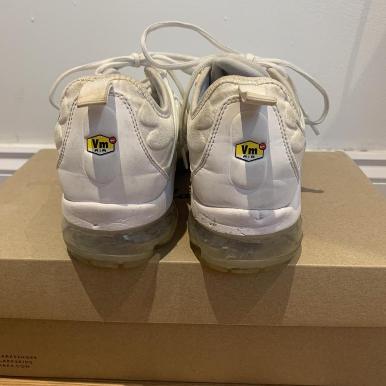 triple white vapormax plus