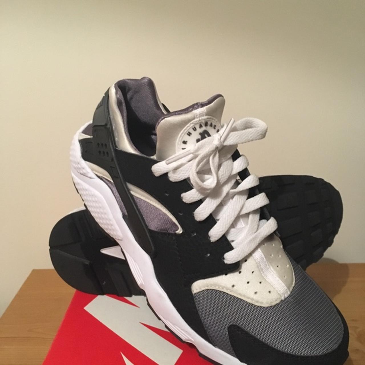 Nike clearance huarache oreo