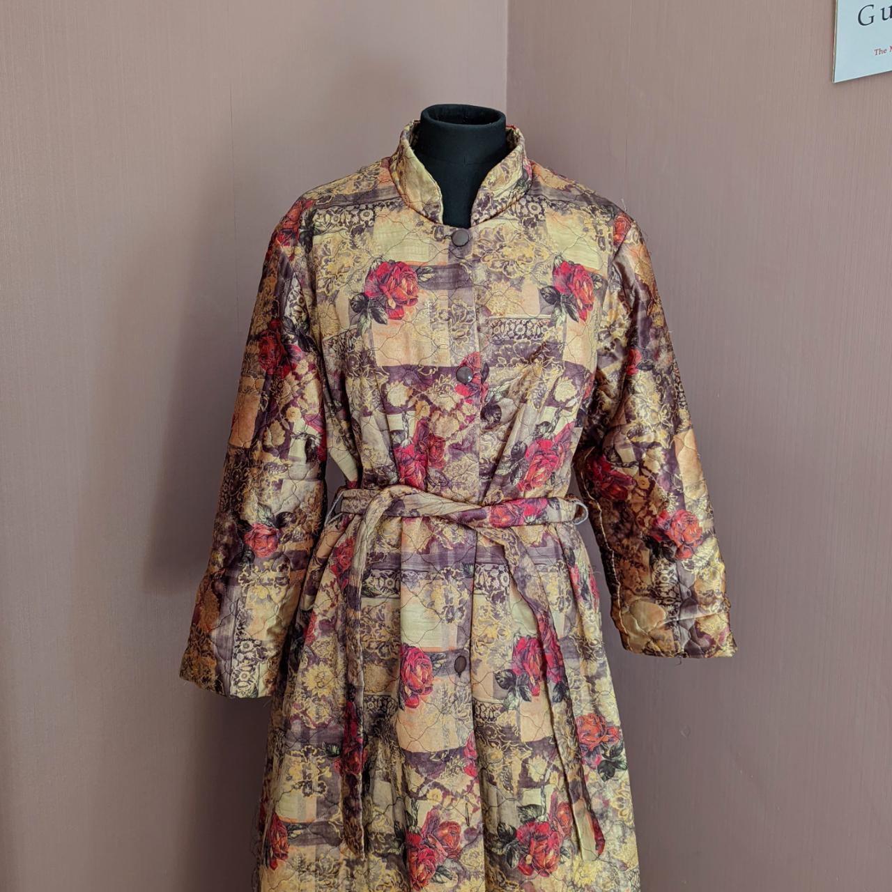 Stunning ladies vintage dressing gown/house coat.... Depop