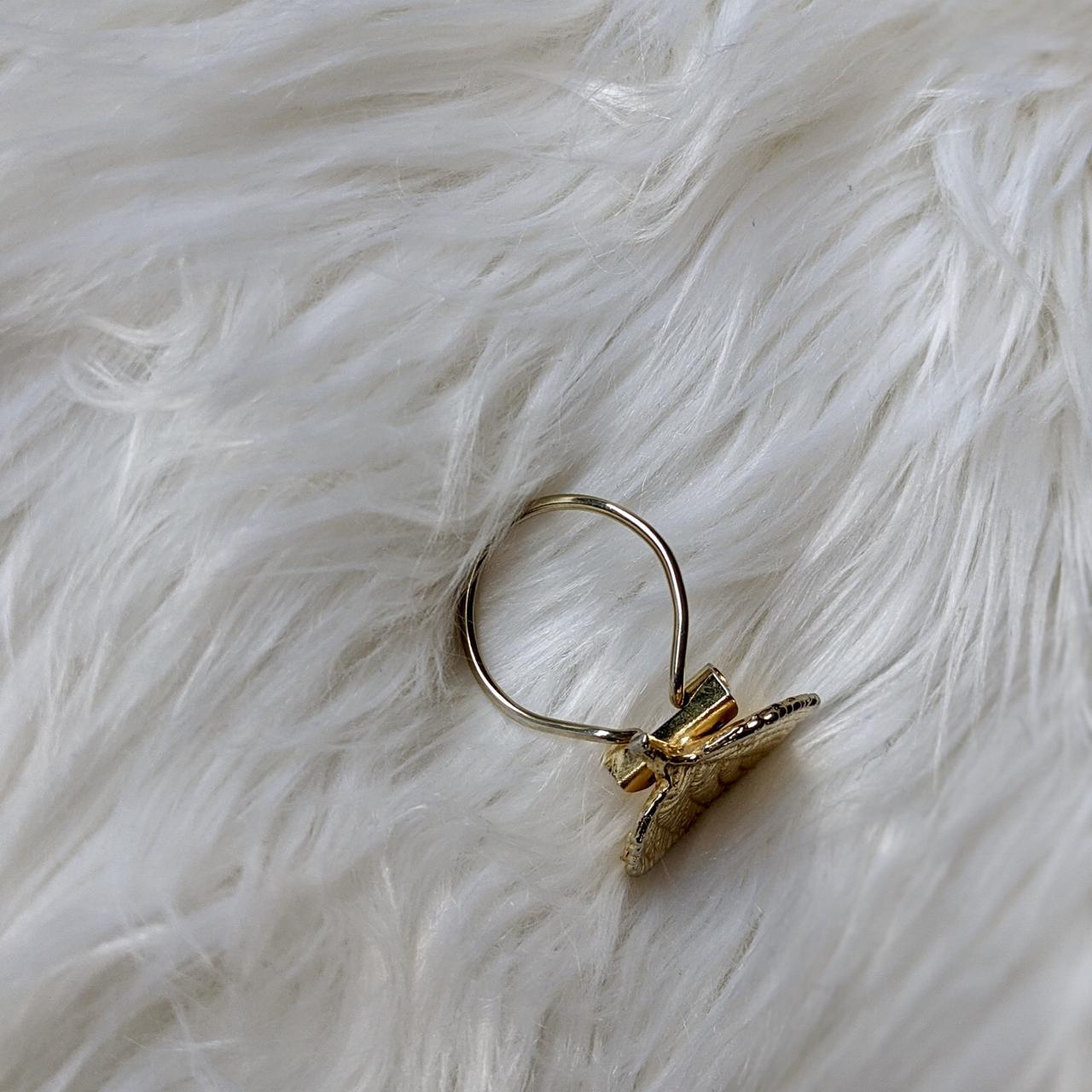 Stunning vintage scarf clip. Gold colour, leaf... Depop