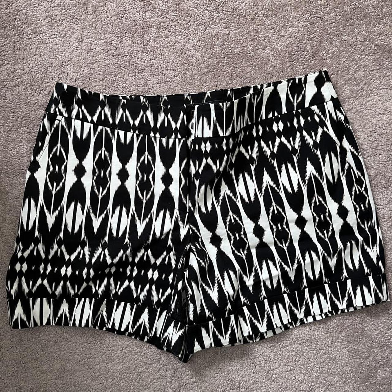 Apt. 9 Women's White and Black Shorts | Depop