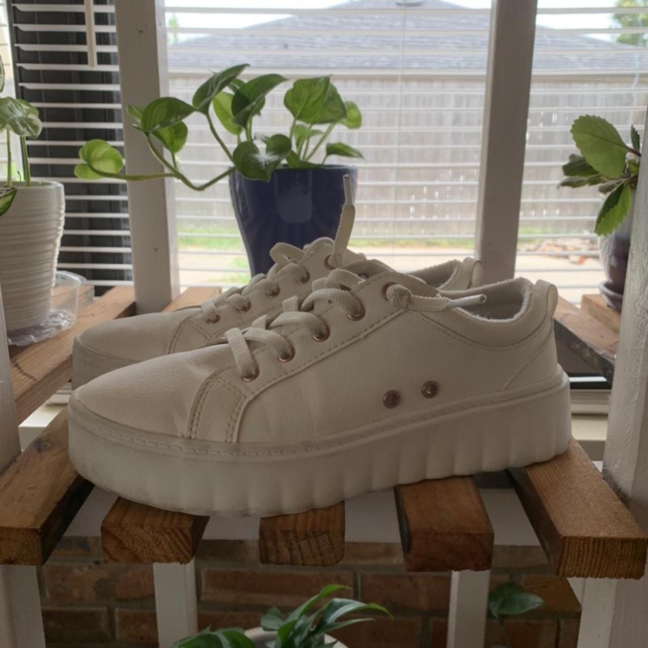 roxy white tennis shoes