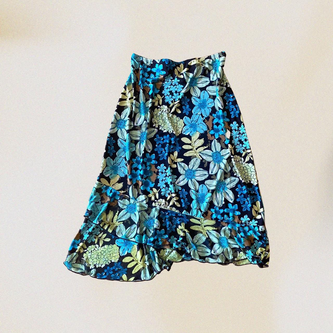 〰️Floral midi skirt〰️ Details: 🌀 super soft and... - Depop