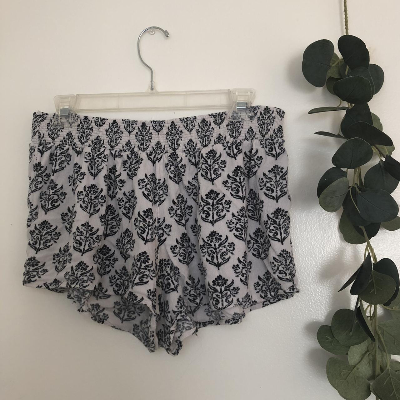 Mossimo Supply Co flowy floral pattern shorts 🌸 so... - Depop