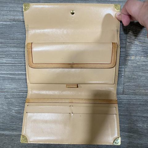 Louis Vuitton International Wallet - White Suhali - Depop