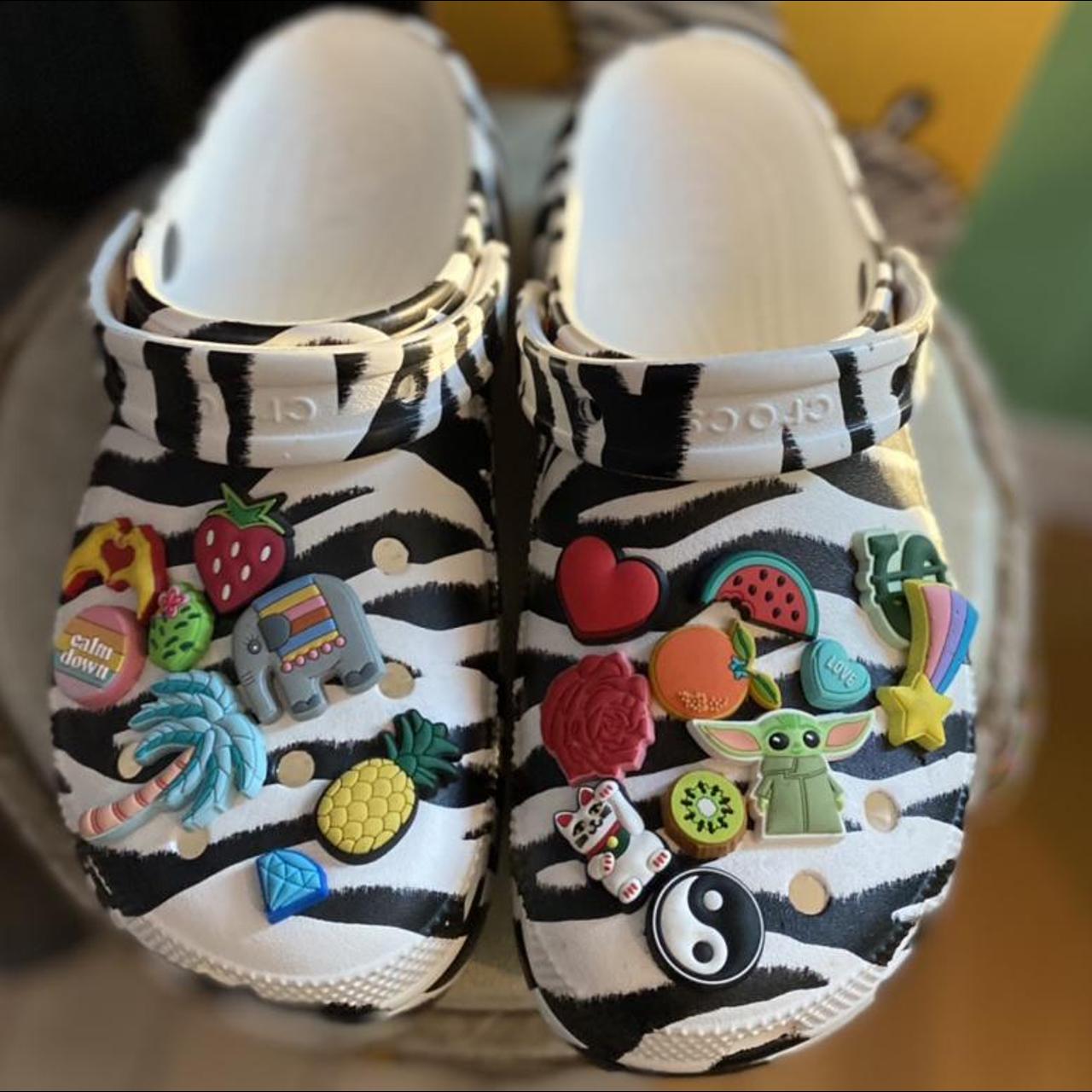 crocs worldwide shipping
