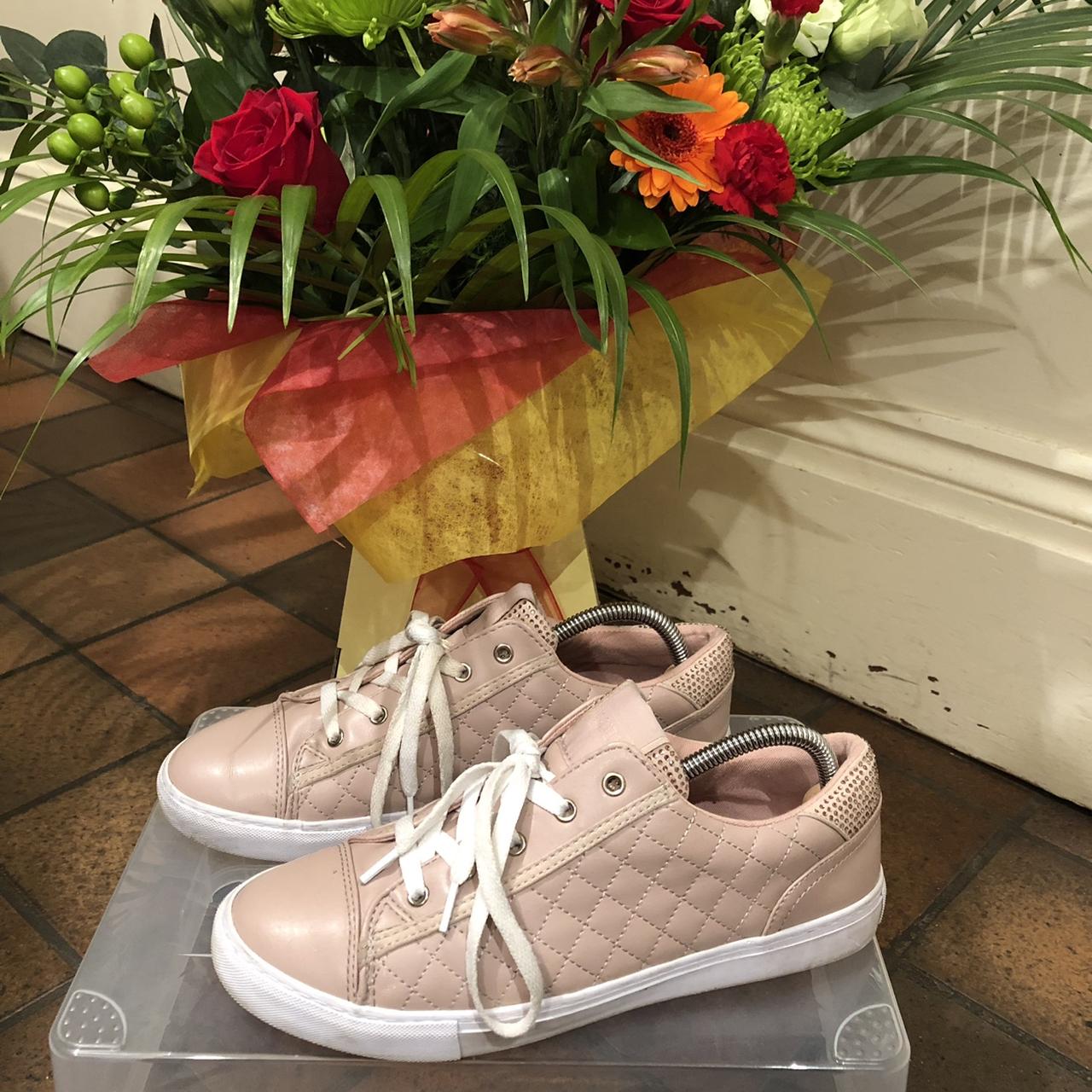 guess pink trainers