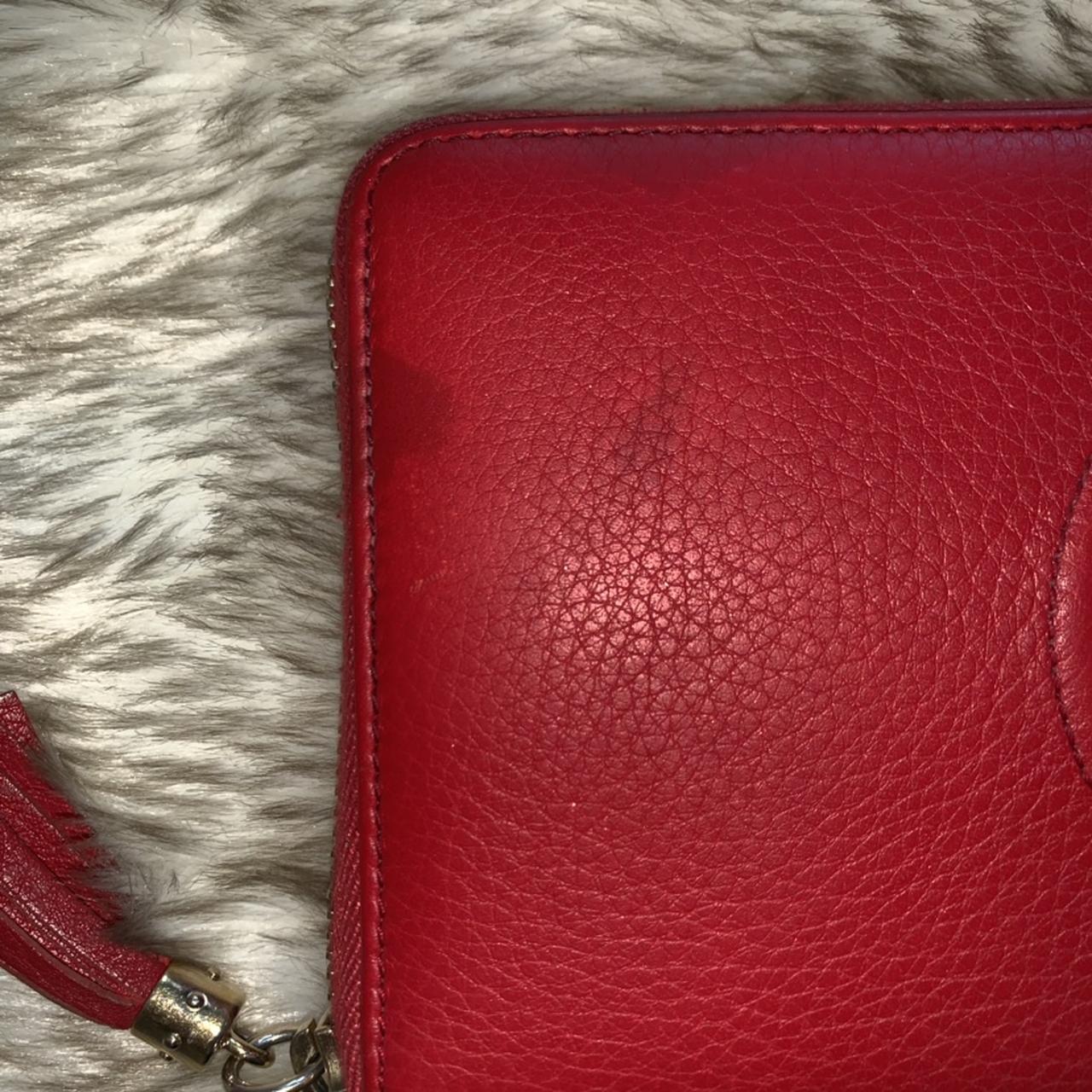 Gucci bee wallet. £25 delivered no less. Message - Depop