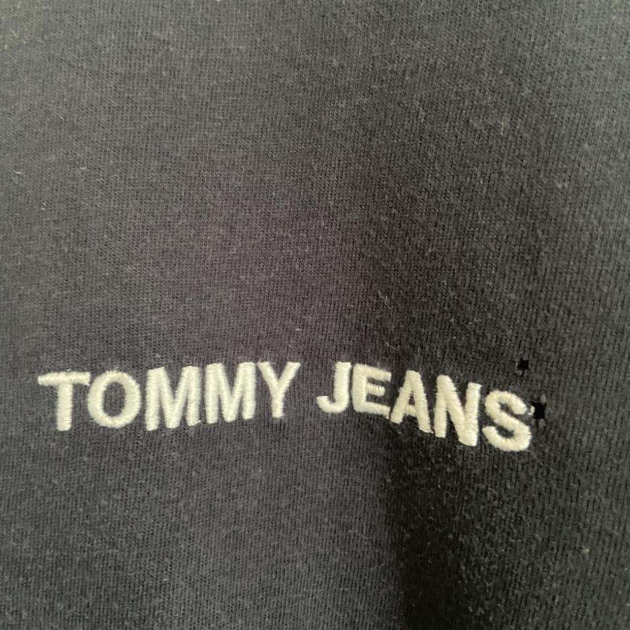 Tommy Hilfiger Men's Navy T-shirt | Depop