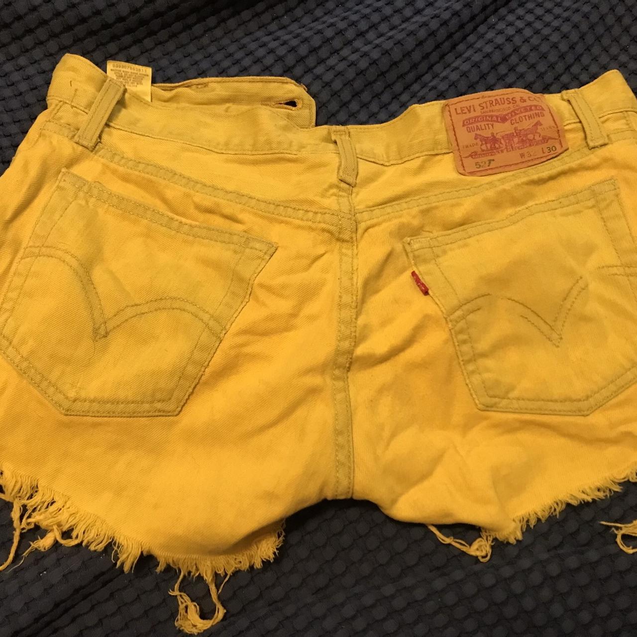 yellow levi shorts