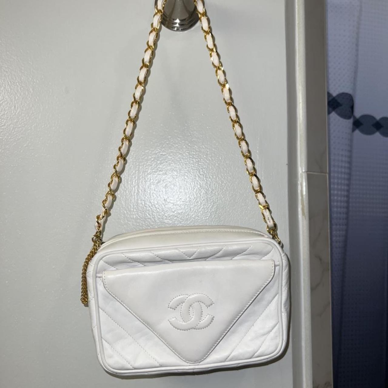 新品未使用　タグ付き　vintage CHANEL グローブ　ホワイト Chanel Black/White Leather Crossbody Bag - Vintage Lux