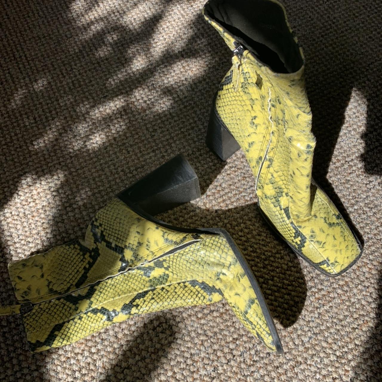 The most amazing Topshop yellow snake print