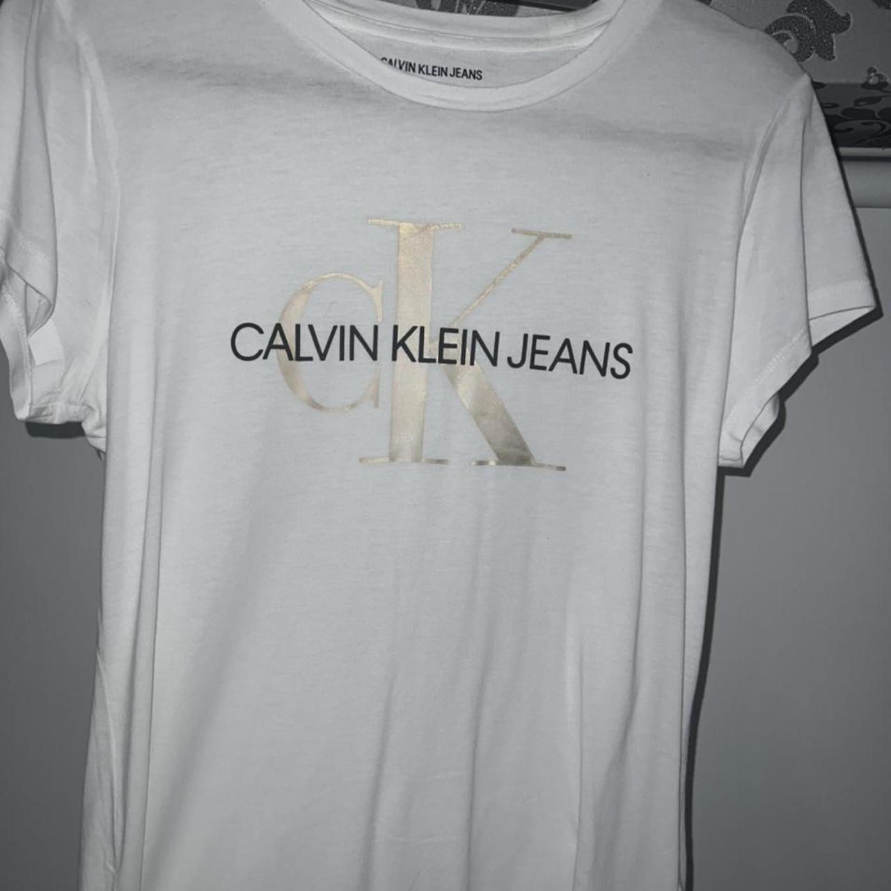 Calvin Klein Women's T-shirt | Depop