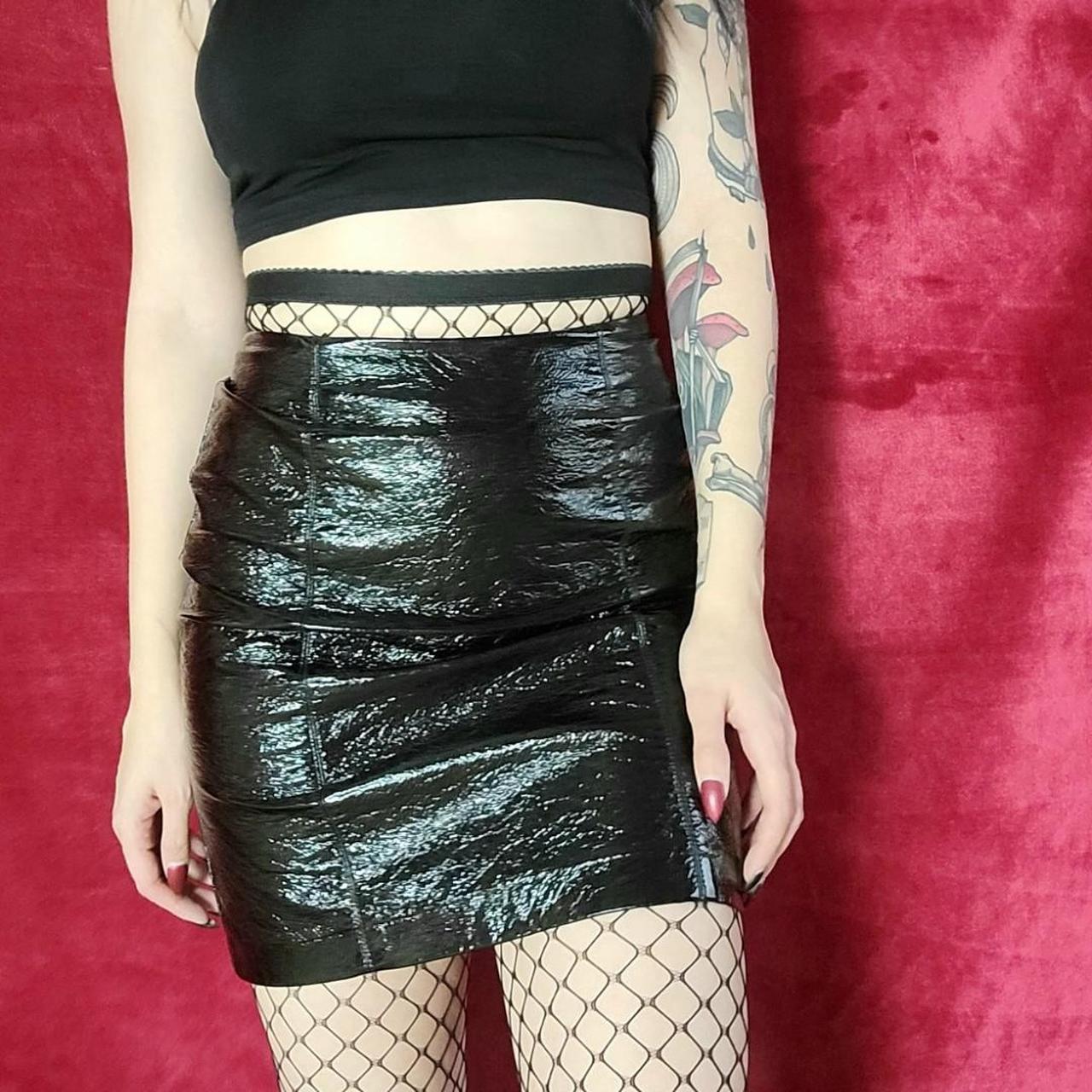 H&M black faux leather fitted skirt 🖤, Tight