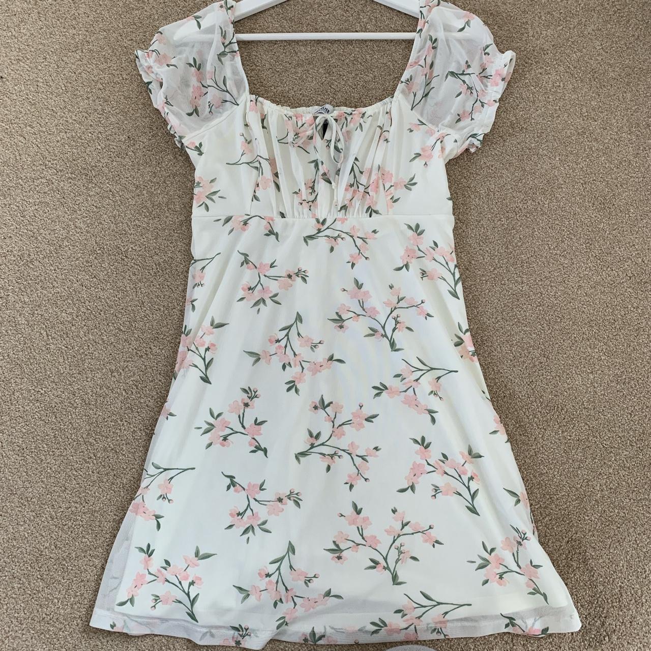 Summery white Hollister dress with ruffled sleeves... - Depop