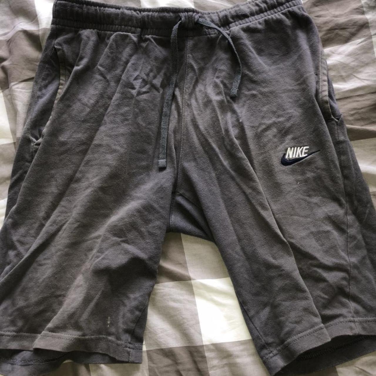 nike training shorts in grey