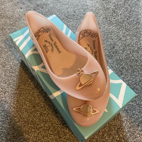 Picture off vivienne Westwood shoes on a size 6 person | Depop