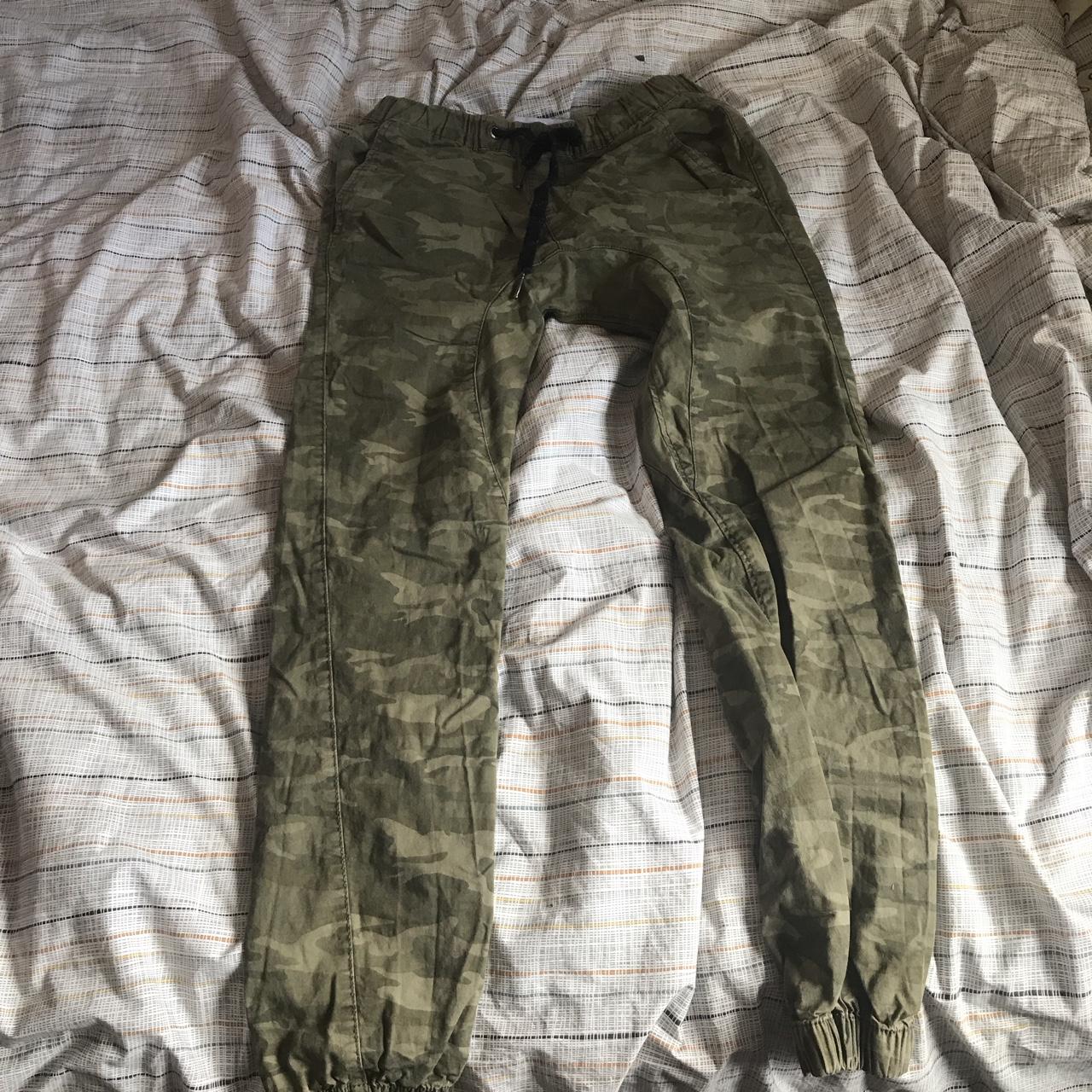 CAMO CARGO PANTS Only worn once but 10/10... - Depop