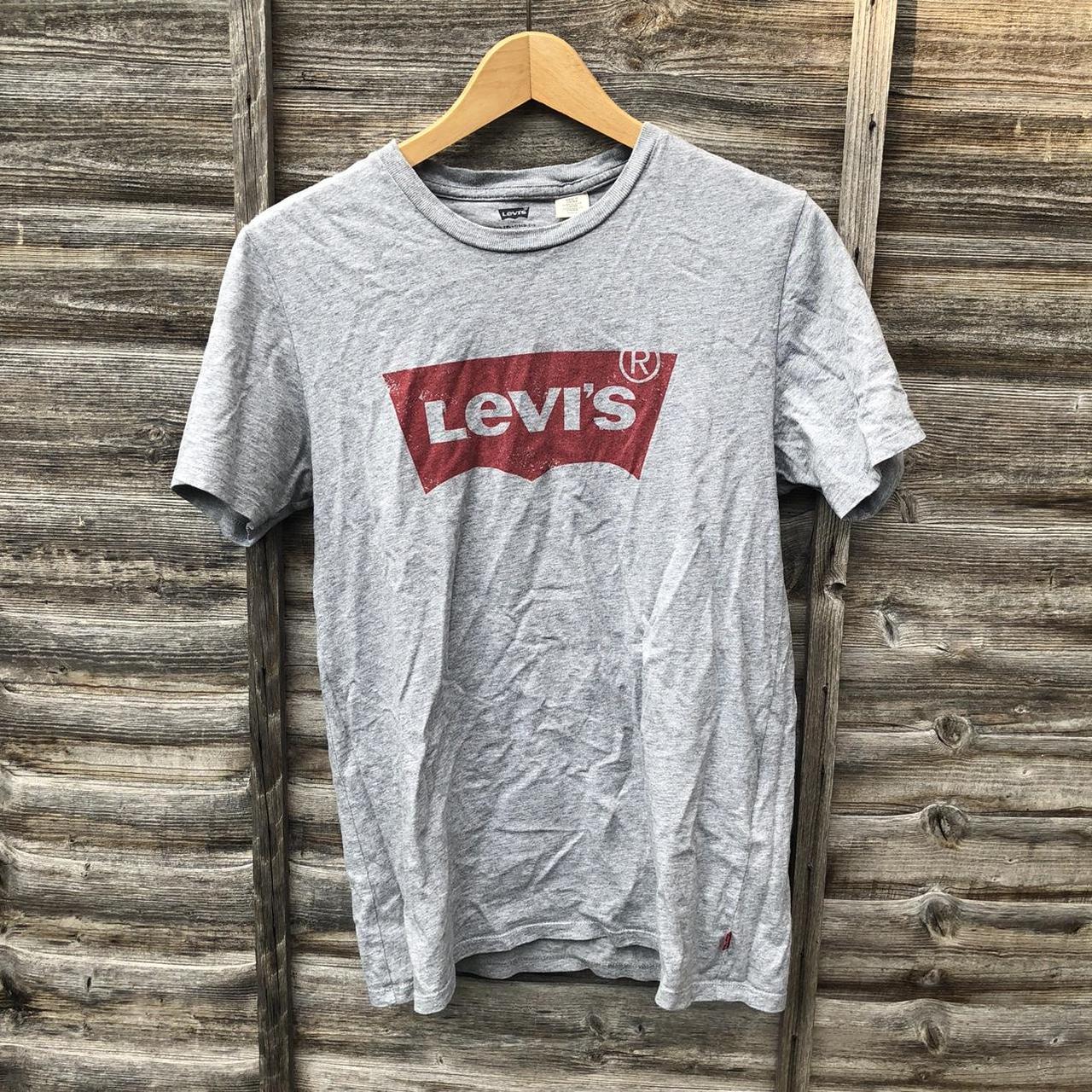 Grey Levi’s Batwing Graphic Logo T-shirt. Midtone... - Depop