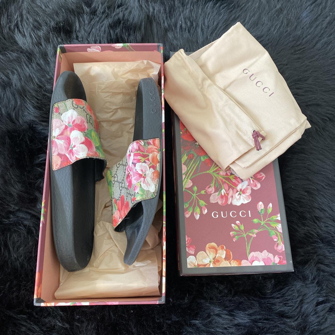 Gucci GG Supreme blooms pouch in pink. In excellent - Depop