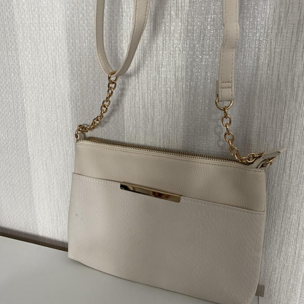 item listed by sarasharif