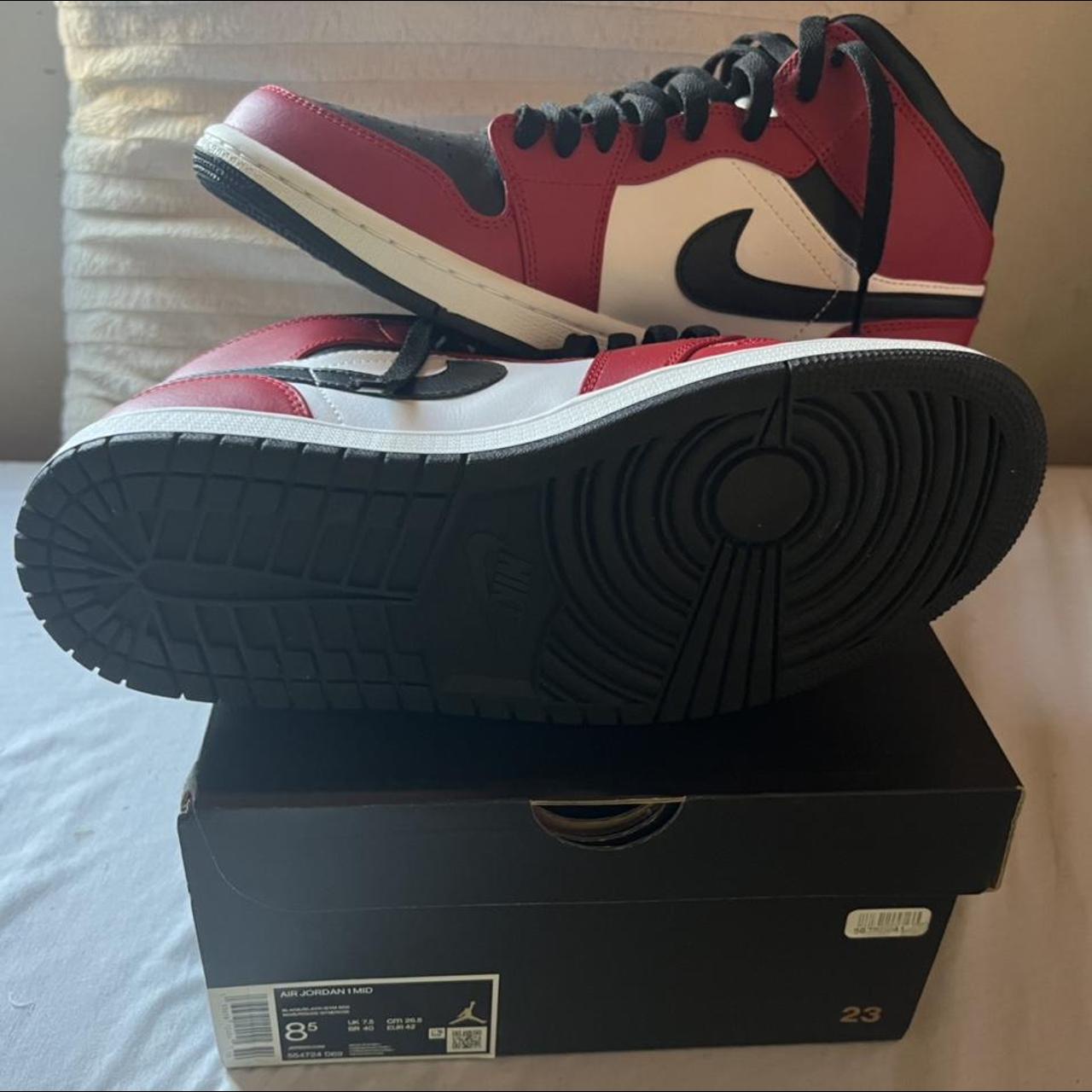 jordan chicago mid red