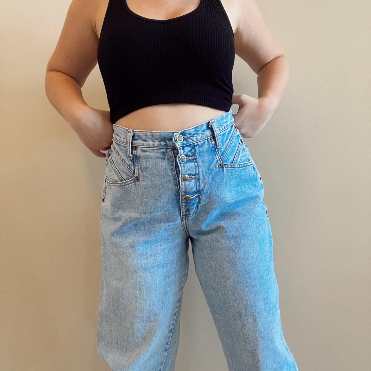 Product Image 1 - 90s high waisted jeans. 

Shut