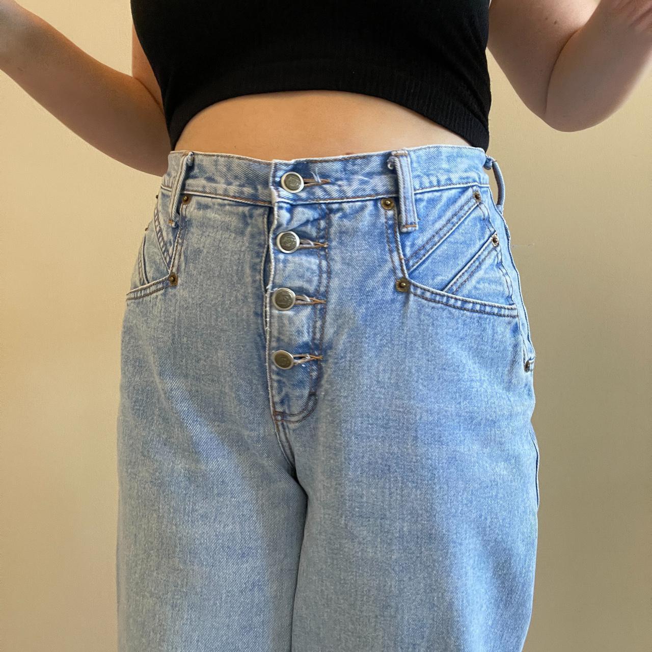 Product Image 2 - 90s high waisted jeans. 

Shut