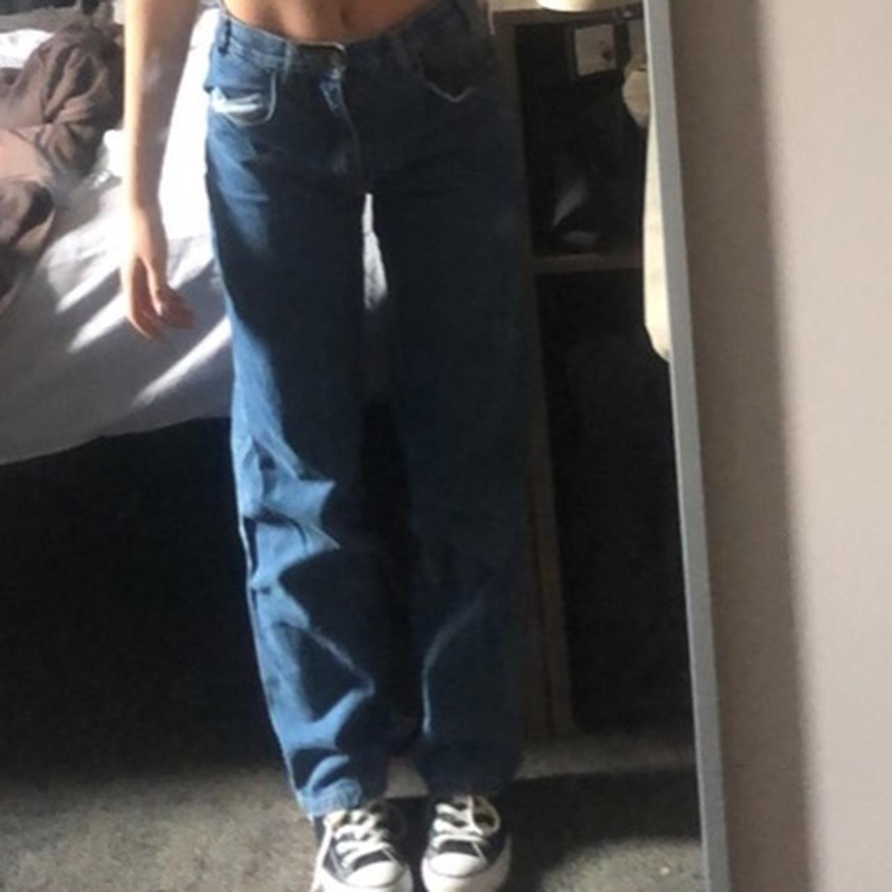 Low waisted baggy jeans Fits me size 6 Send offers 🦋 - Depop