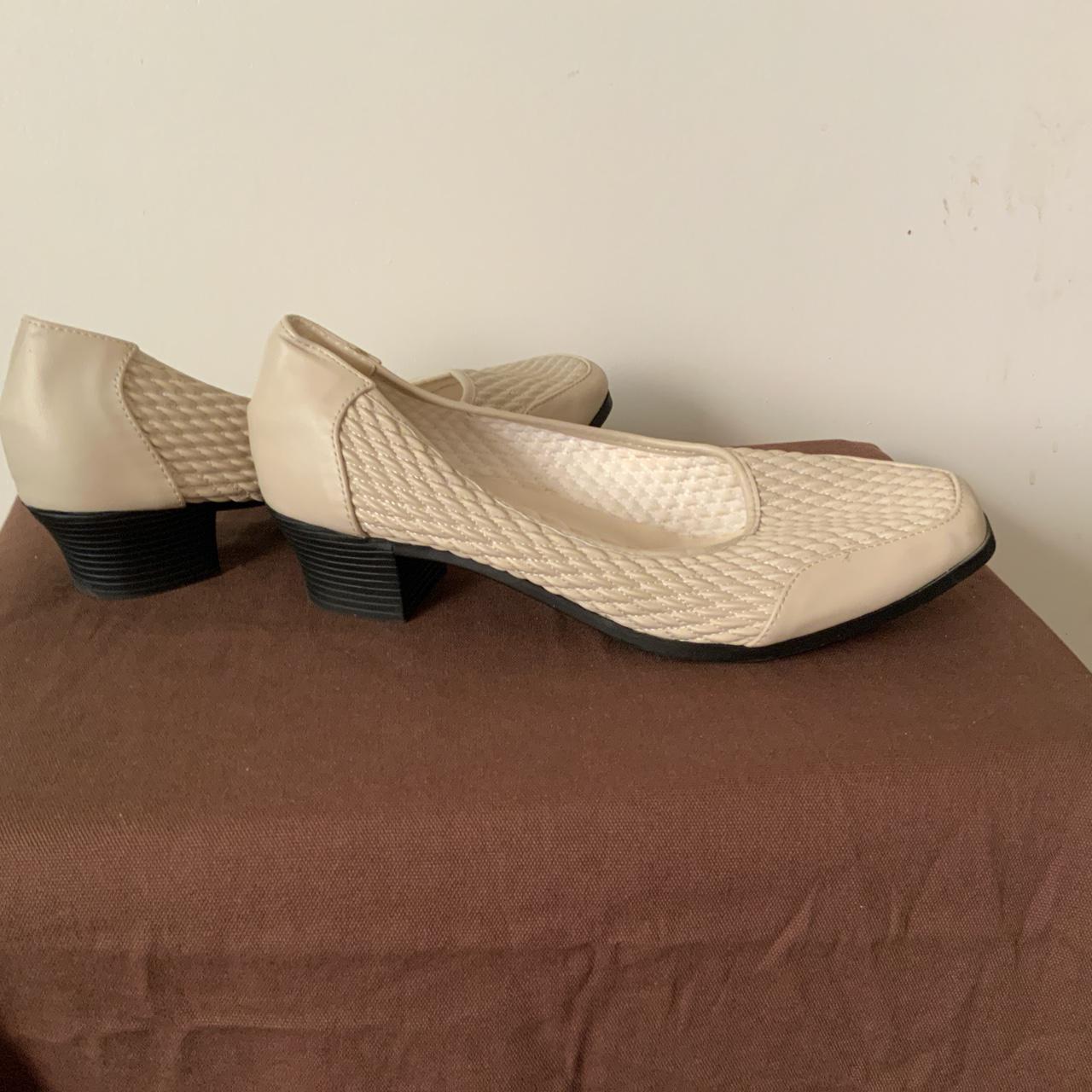 BACON Women's Cream Sandals (3)