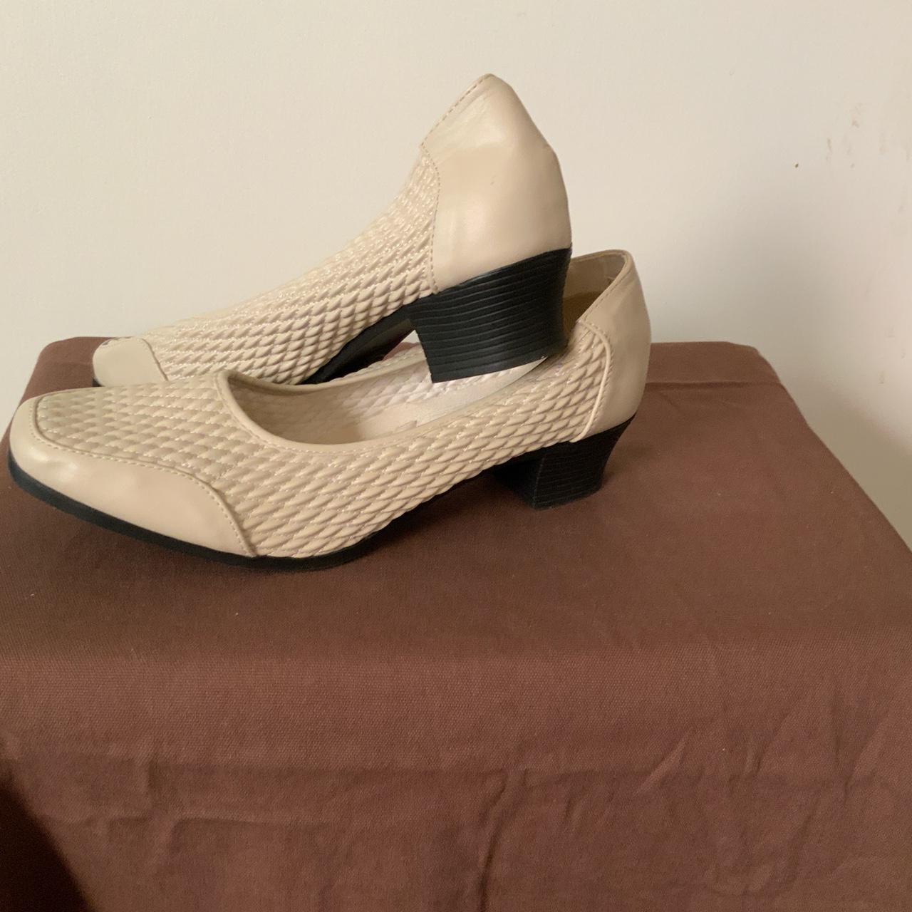 BACON Women's Cream Sandals (4)