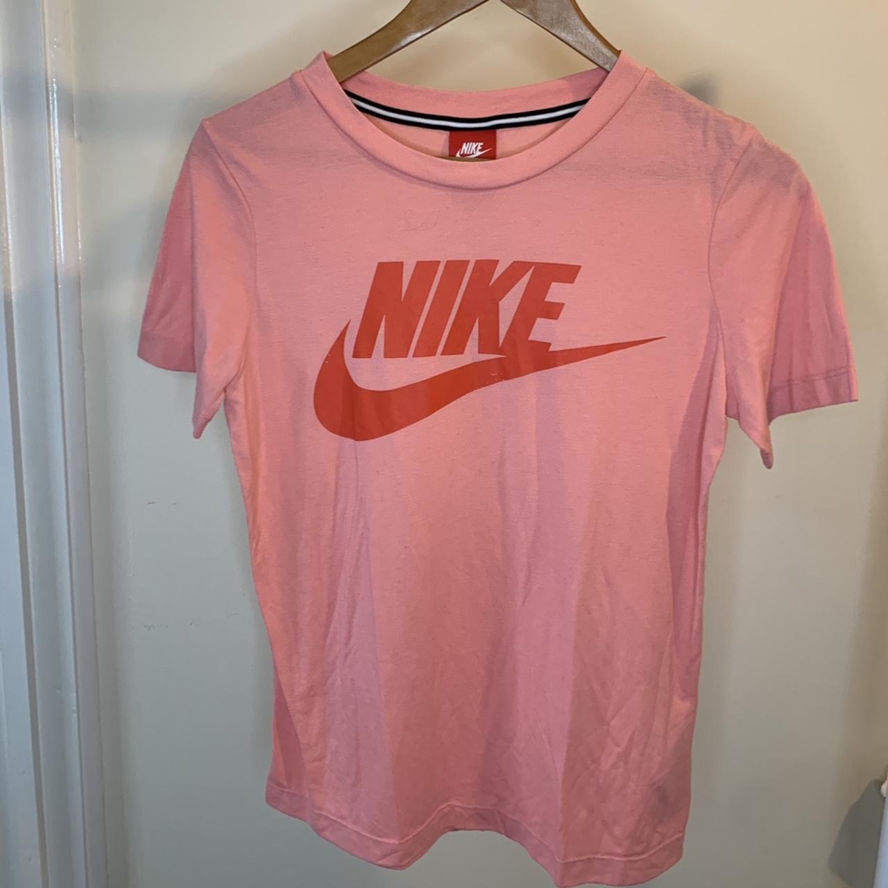 womens pink nike t shirt