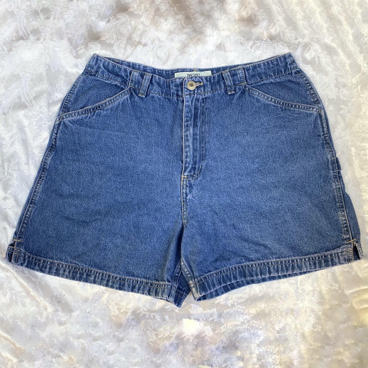 You gotta love some 90s mom jeans, especially the... - Depop