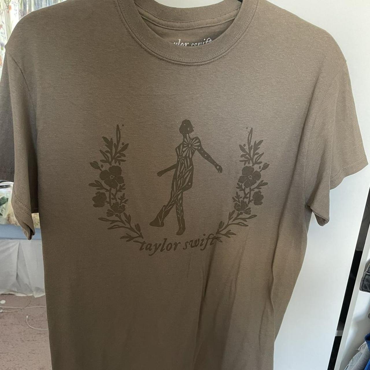 Women's Khaki and Green Tshirt Depop