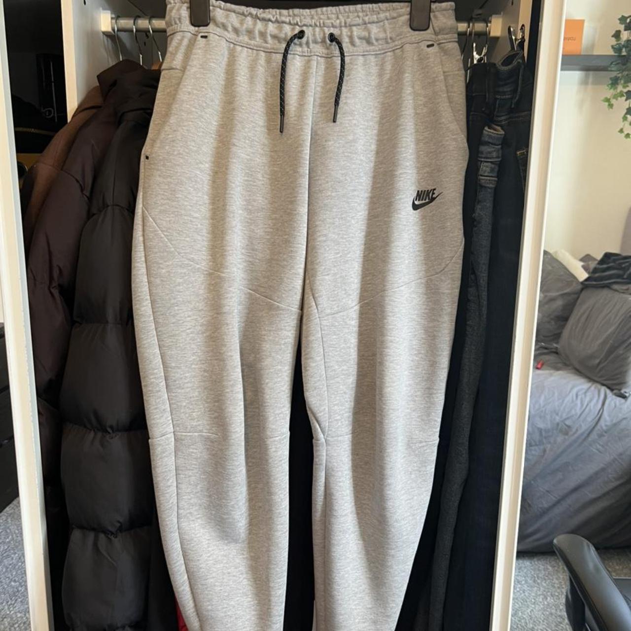 nike tech fleece tracksuit grey and black