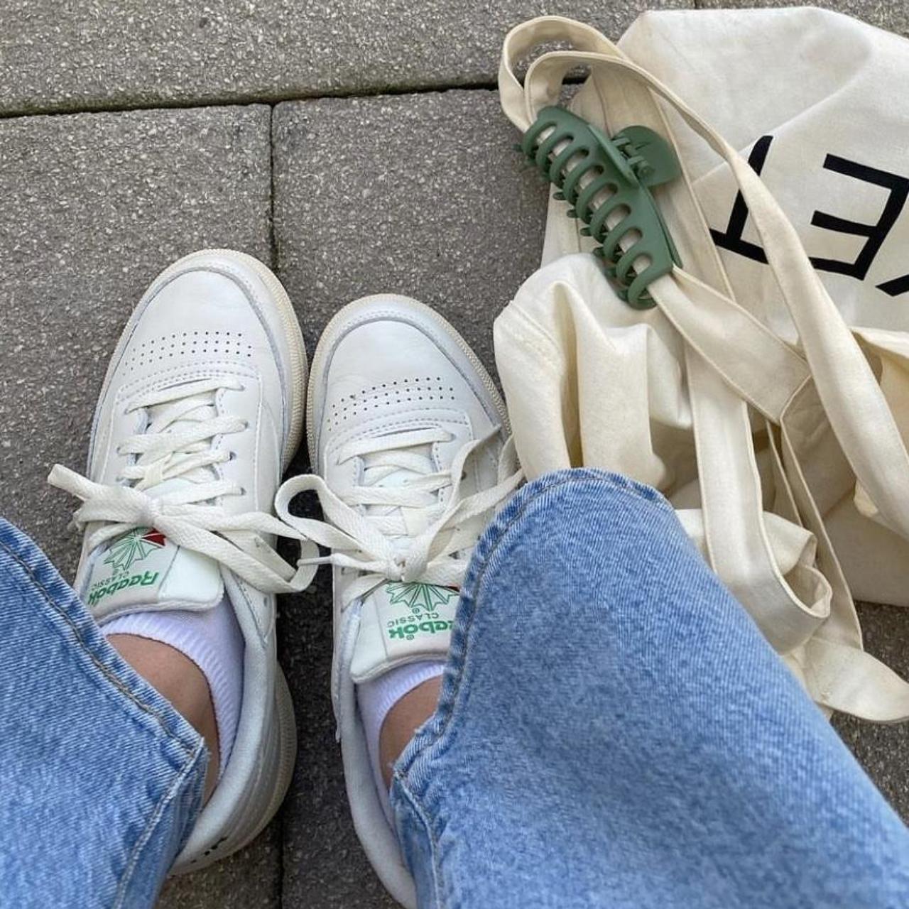 reebok club c leather trainers in black ar0454