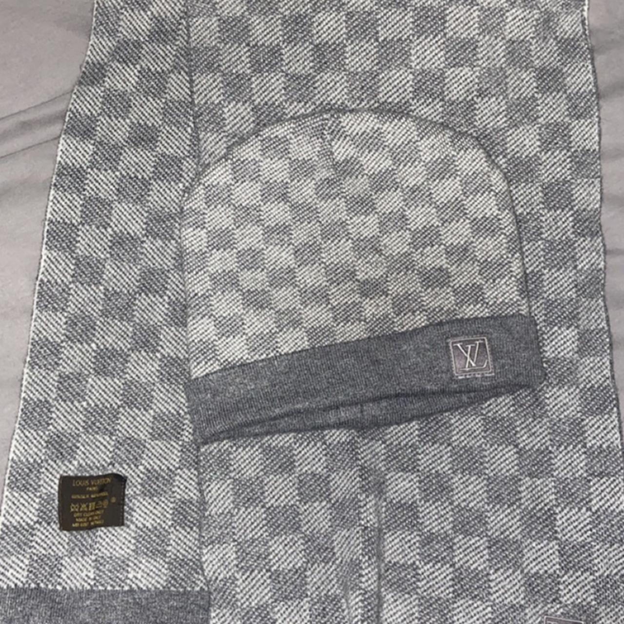 Grey Louis Vuitton set , Hat and scarf , No marks or