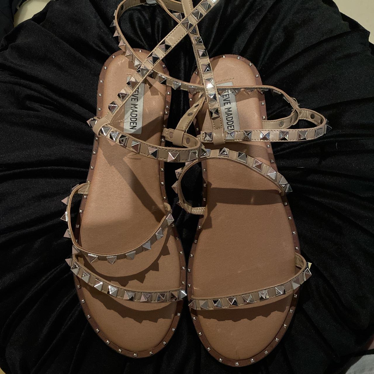 Steve Madden Travel Tan Sandals + Floral Dresses Review + Weekend Sales |  Outfit inspiration spring, Stylish petite, Maternity clothes