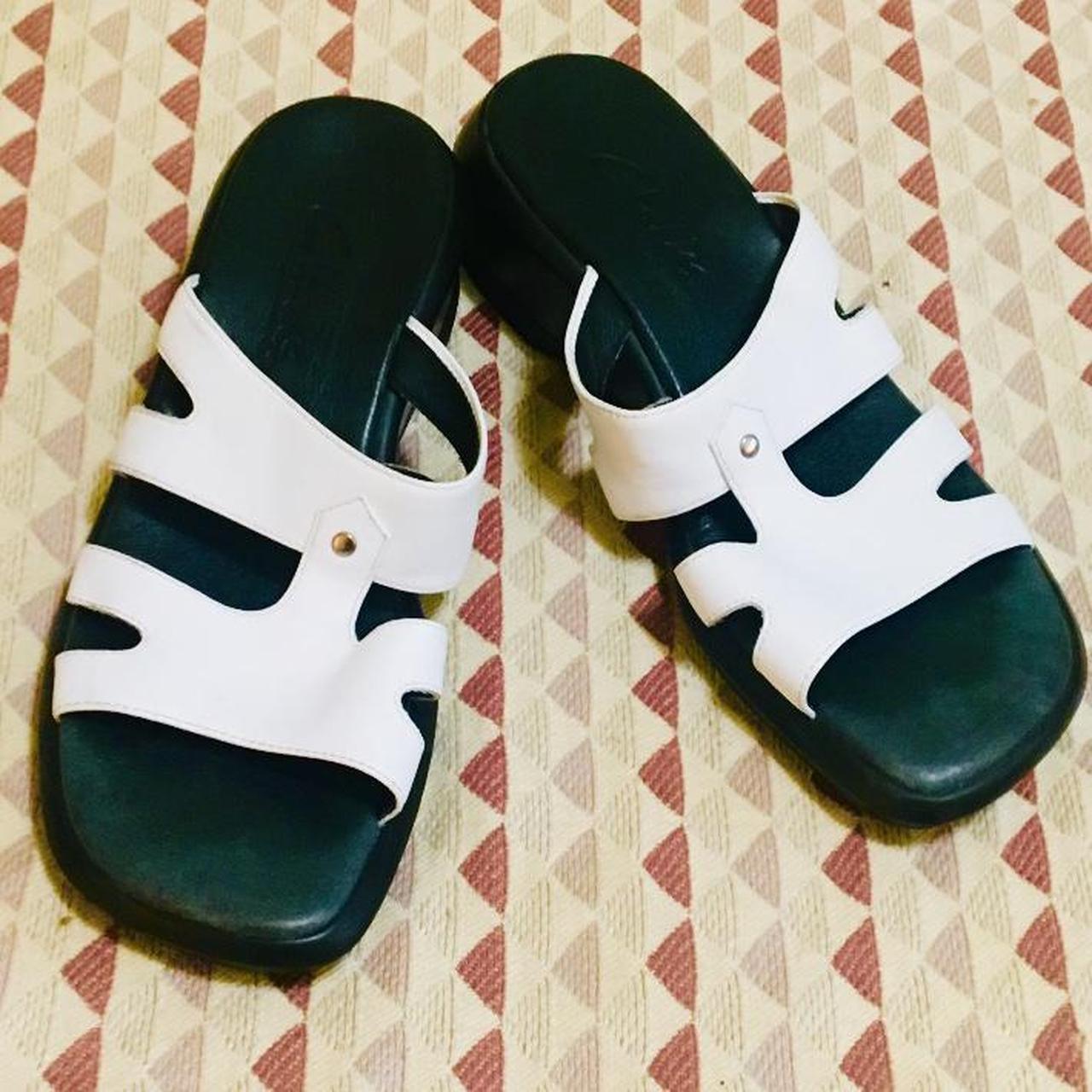 Womens white sandals size 2024 7