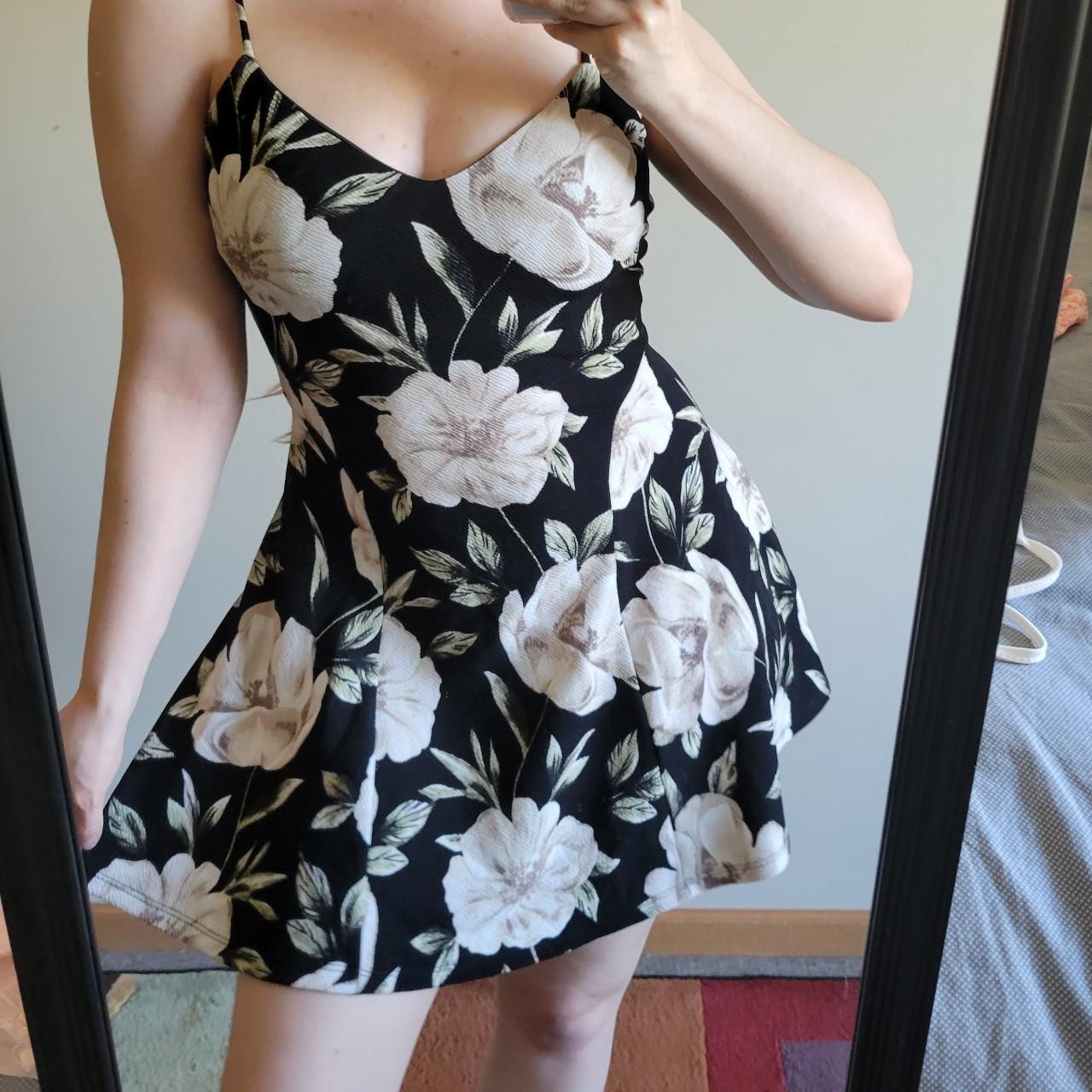 Super cute forever 21 black floral skater