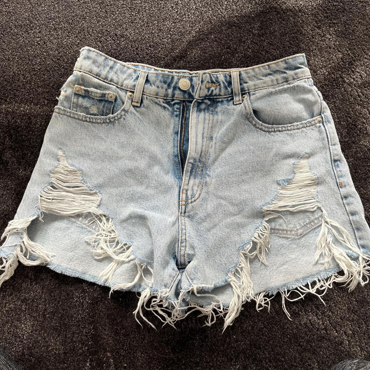 item listed by hxllydxllyx