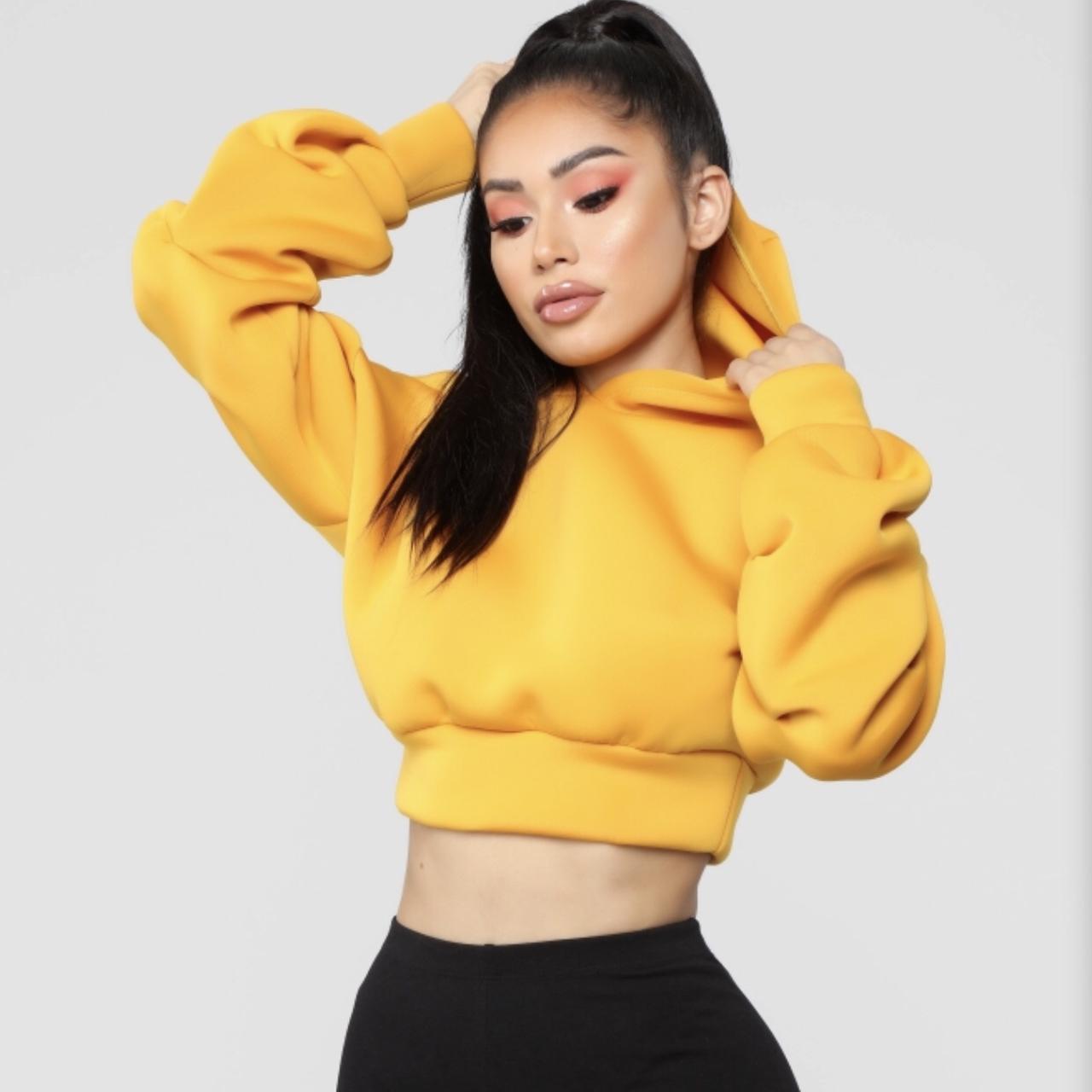 Stand out in this super cute Fashion Nova cropped. Depop