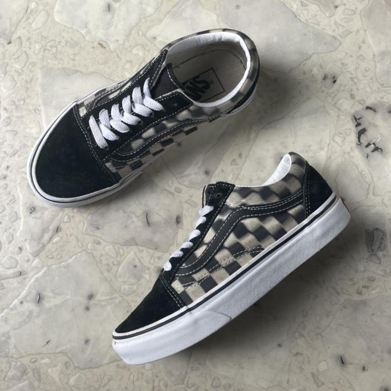 vans old skool checkerboard blur