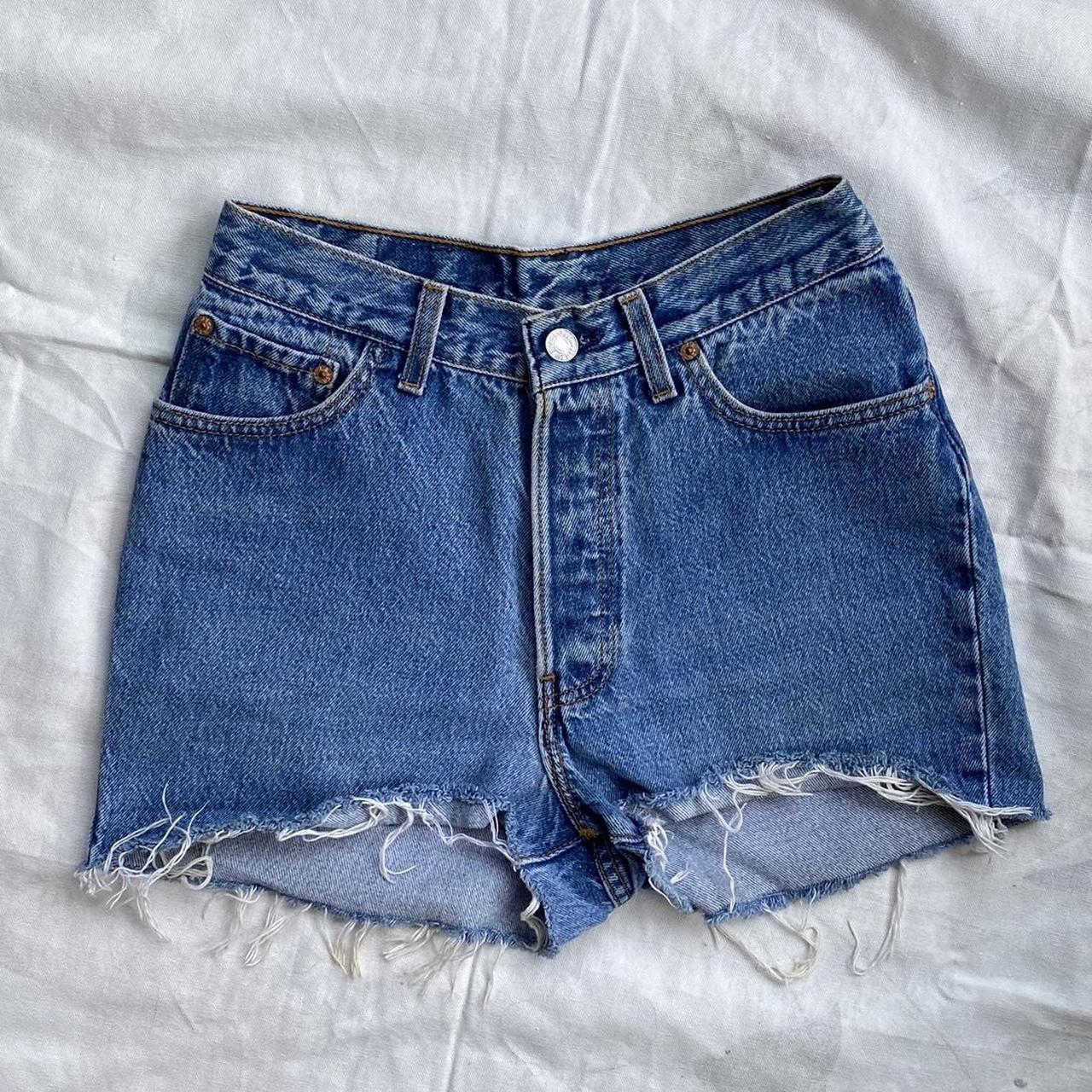 levi-s-women-s-shorts-depop