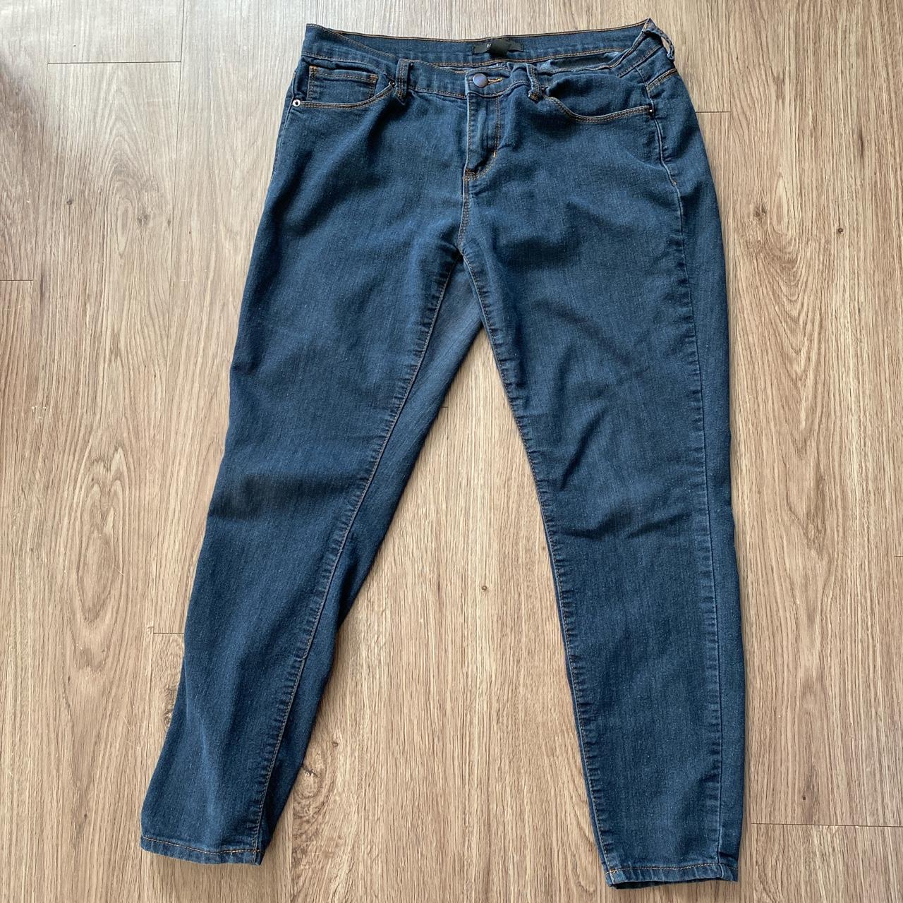 Forever 21 blue jeans. Bit worn, has three pockets... - Depop
