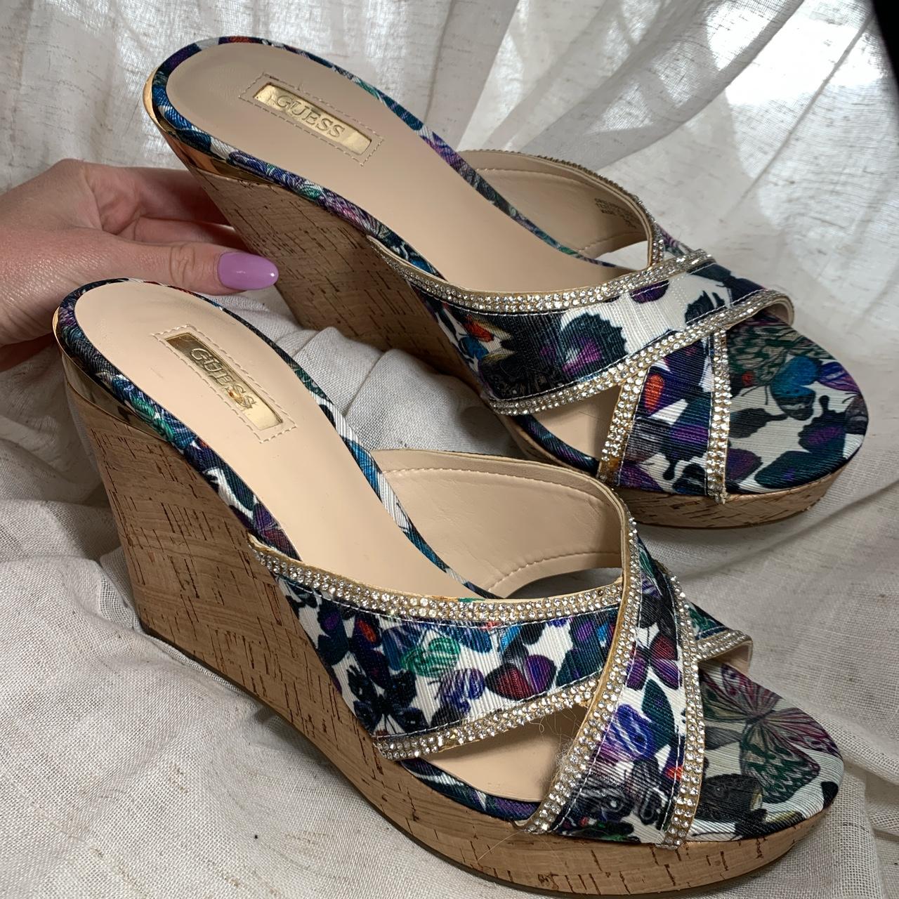 guess black wedges