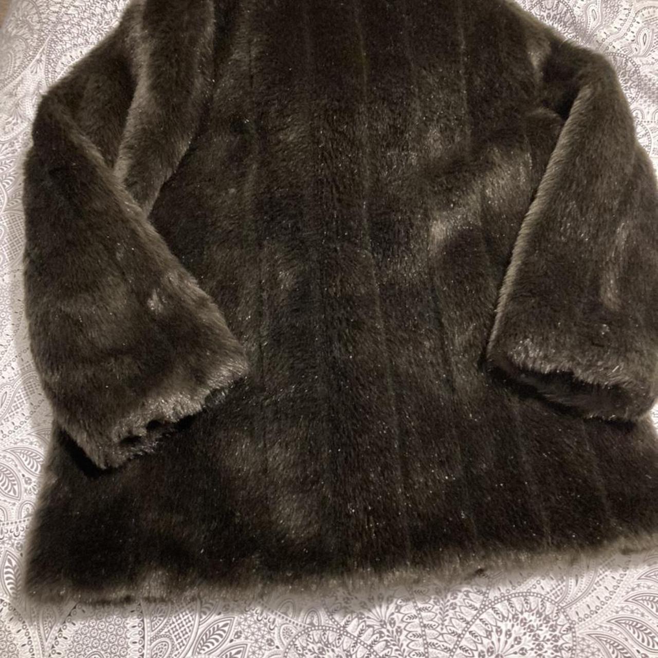 Vintage faux fur coat. Beautiful faux fur in... - Depop