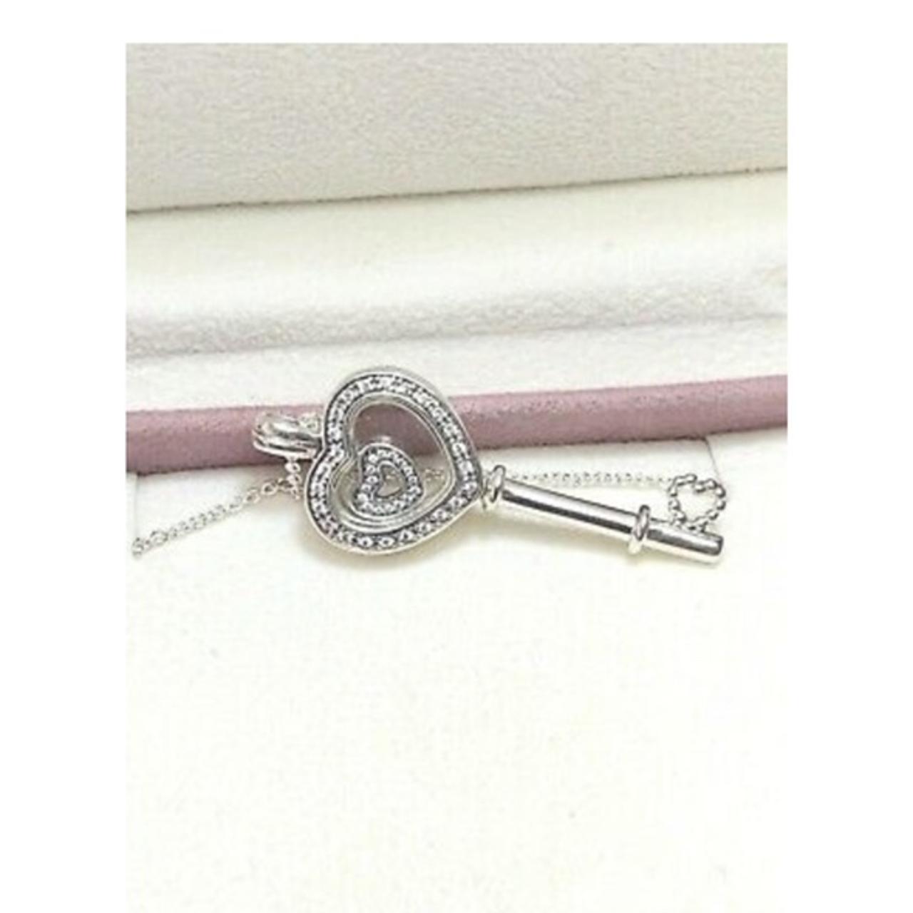 Pandora floating locket heart on sale key